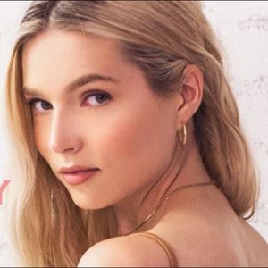 Meet your Posher, Ava